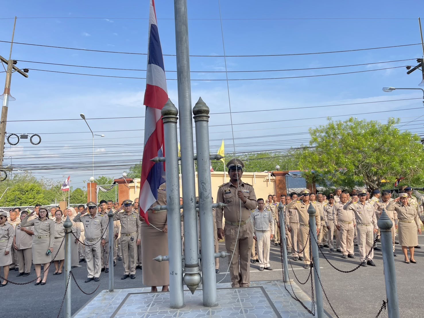 พช.ตะโหมด  ร่วมกิจกรรมเคารพธงชาติ  ร้องเพลงชาติไทย 