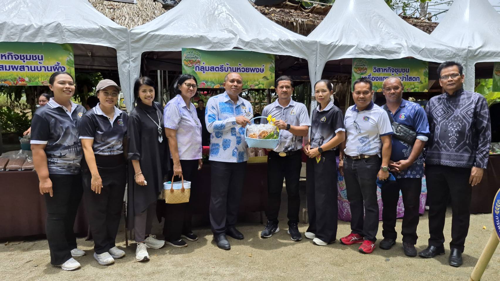 พช.ตะโหมด ร่วมงานมหกรรมความสำเร็จพัฒนาคุณภาพชีวิตฯ หนุนสร้างรายได้จากอาหารปลอดภัย ณ ตลาดใต้โหนด