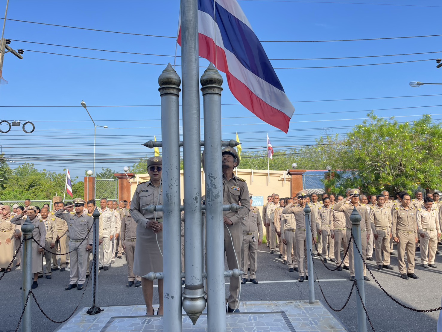 พช.ตะโหมด เข้าร่วมกิจกรรมเคารพธงชาติและร้องเพลงชาติไทย ตามโครงการเทิดทูนสถาบันหลักของชาติ